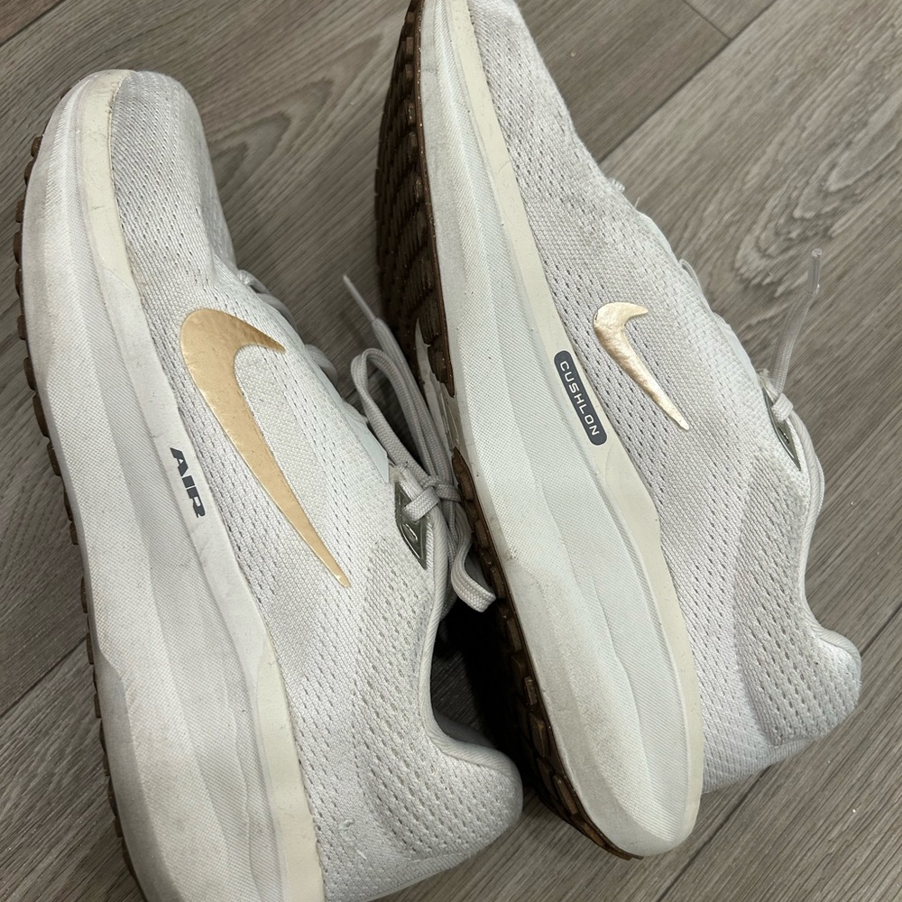 Nike Women's White and Gold Athletic Shoes
